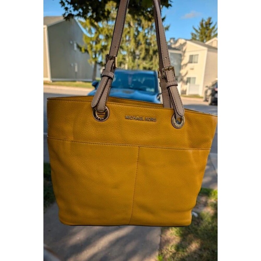 Micheal Kors tote in mustard yellow